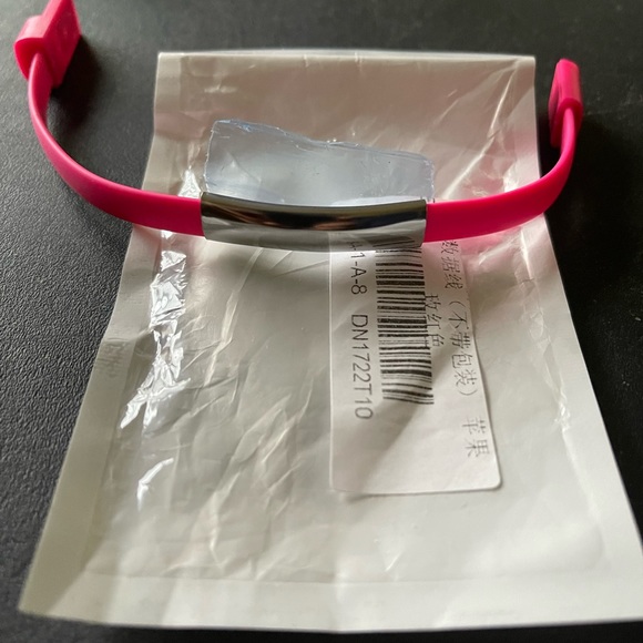 New Silicone Emergency Charging Bracelet - Picture 4 of 5